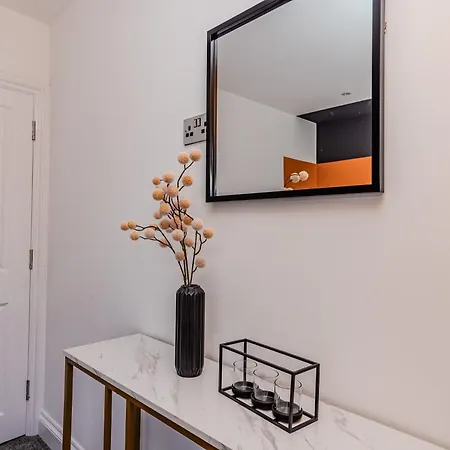 Super Central 2 Bedroom Flat I Next To Shopping Center & Brighton Beach Exterior photo