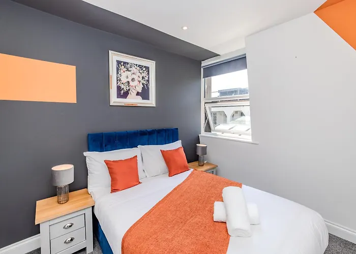Super Central 2 Bedroom Flat I Next To Shopping Center & Brighton Beach